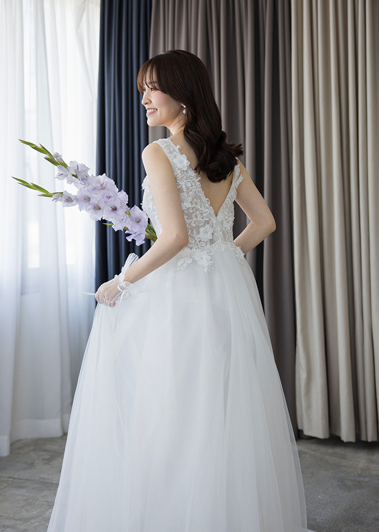 【wd652vt】Vネックフラワーモチーフチュールドレス Aライン