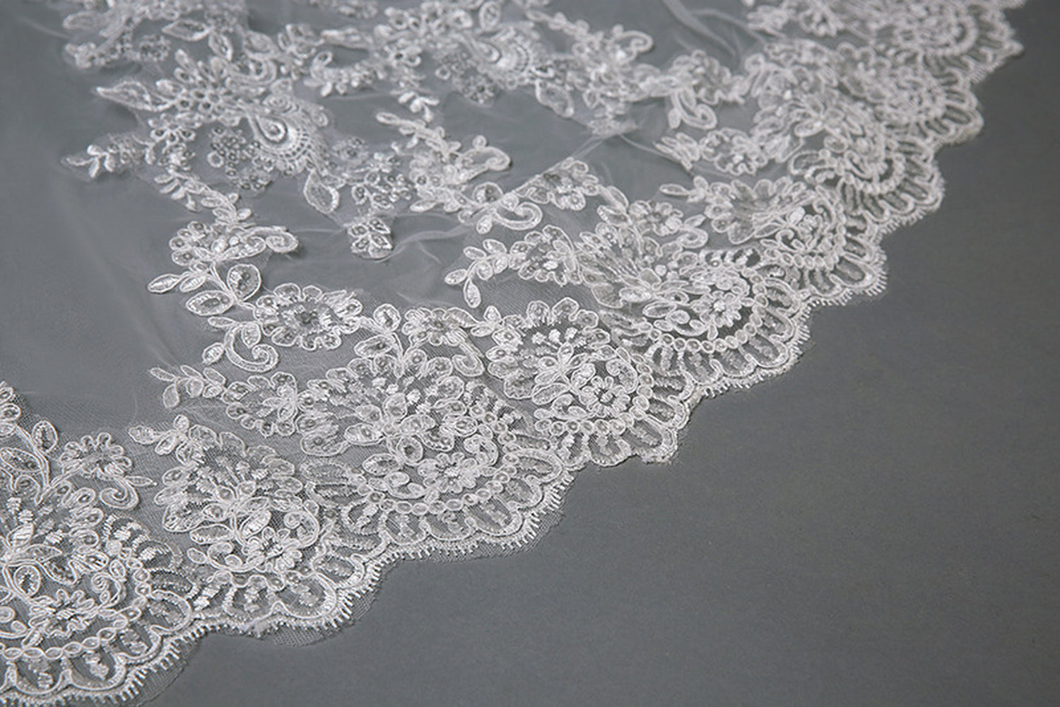 【ts19qq】スパンコールエレガントレースロングベール 2カラー コーム付き【長さ0.8m+3m×幅3m】