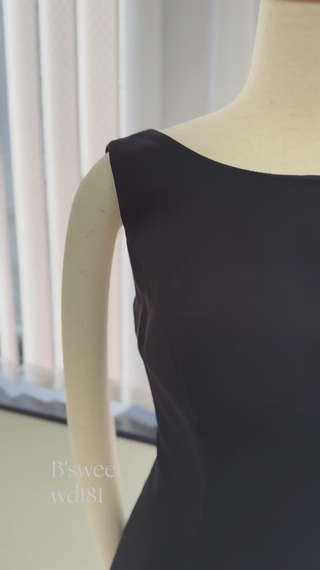 【wd181jx】バックオープンノースリーブドレス　Aライン