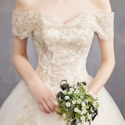 【wd328d】　オフショルダー刺繍デザインドレス　プリンセスライン